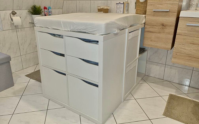 Wickeltisch-Kinderhilfsmittel-FiNiFuchs-Hack-Ikea
