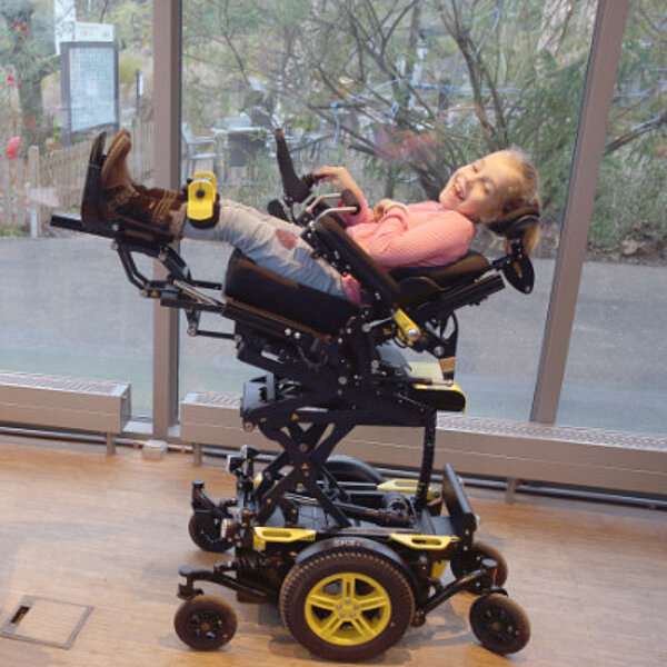 Stehständer Elektro Stehrollstuhl Kinderhilfsmittel Swiss Junior S FiNiFuchs Stehständer Elektro Stehrollstuhl Kinderhilfsmittel Swiss Junior S FiNiFuchs