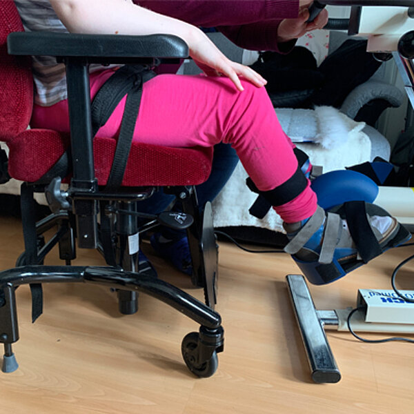 Therapiestuhl REAL 9000 PLUS KIND perfekt für die Kombination mit einem Bewegungstrainer Therapiestuhl REAL 9000 PLUS KIND perfekt für die Kombination mit einem Bewegungstrainer