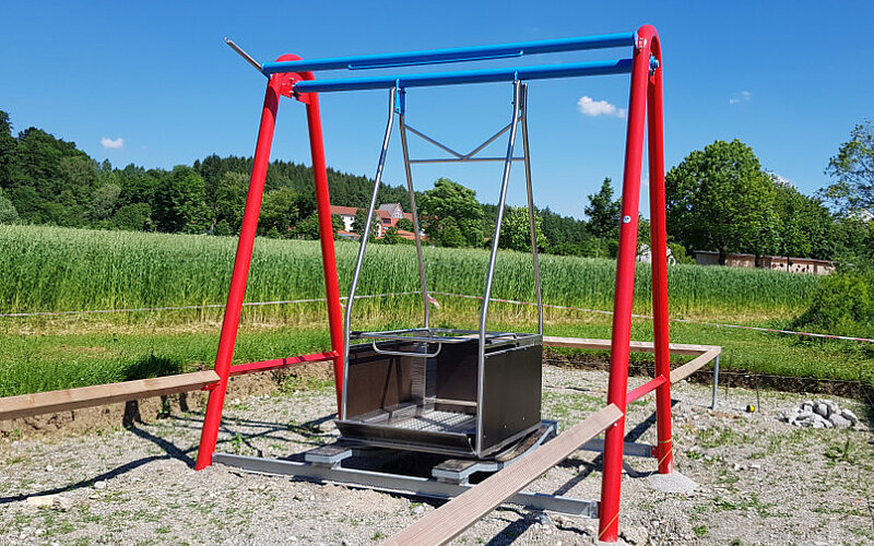 Rollstuhlschaukel Emsland Spiel und Freizeitgeraete barrierefrei inklusic FiNiFuchs