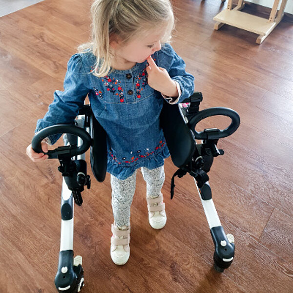 dynamic pacer Gehtrainer FiNiFuchs Kinder mit Behinderung dynamic pacer Gehtrainer FiNiFuchs Kinder mit Behinderung