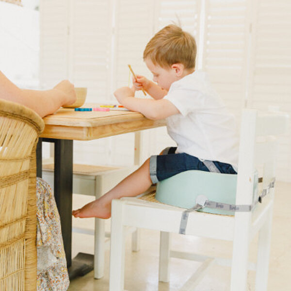 Sitzhilfe Kinder Behinderung Bumbo booster seat FiNiFuchs Sitze unterwegs